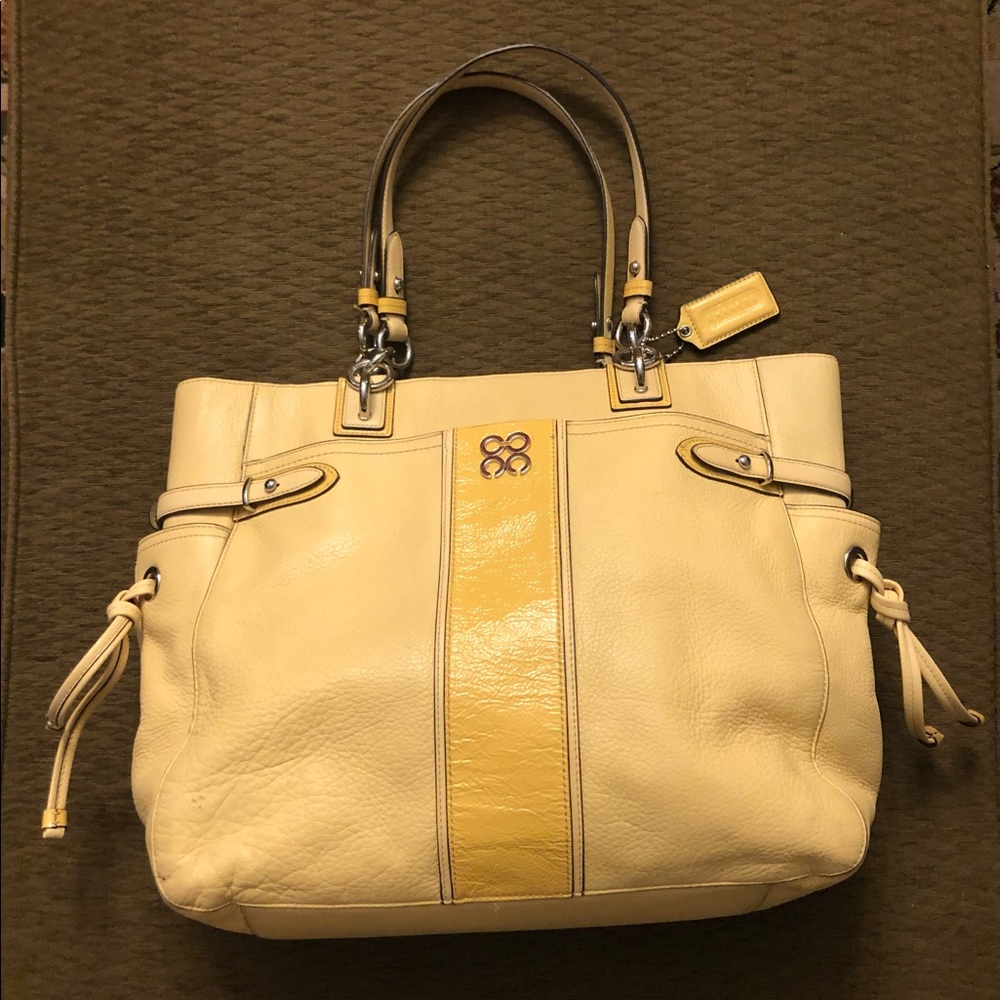 COACH Tan/Lemon Colette Pebbled Leather Large Carryall Tote
